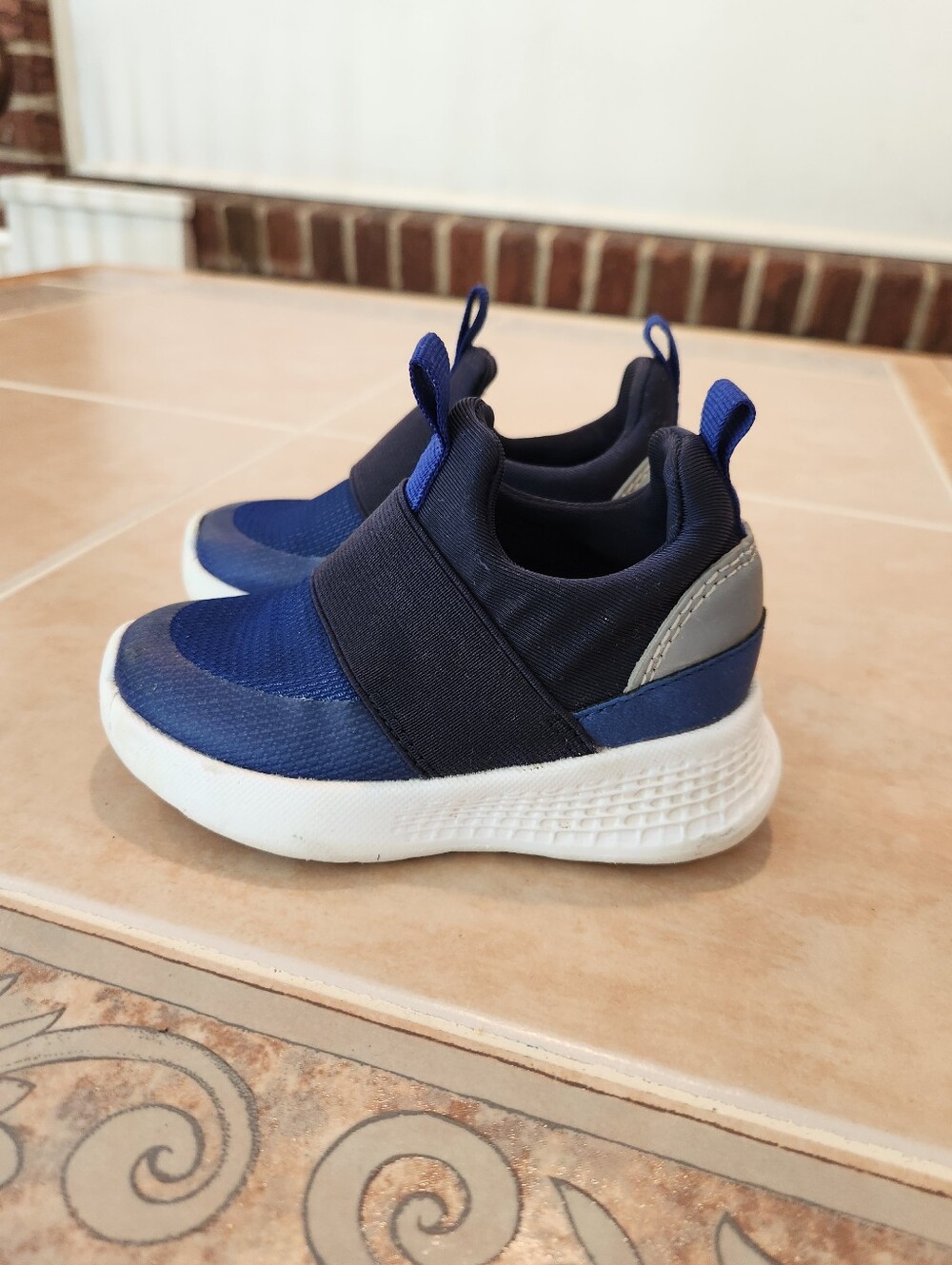 Size 6 Boys Sneakers